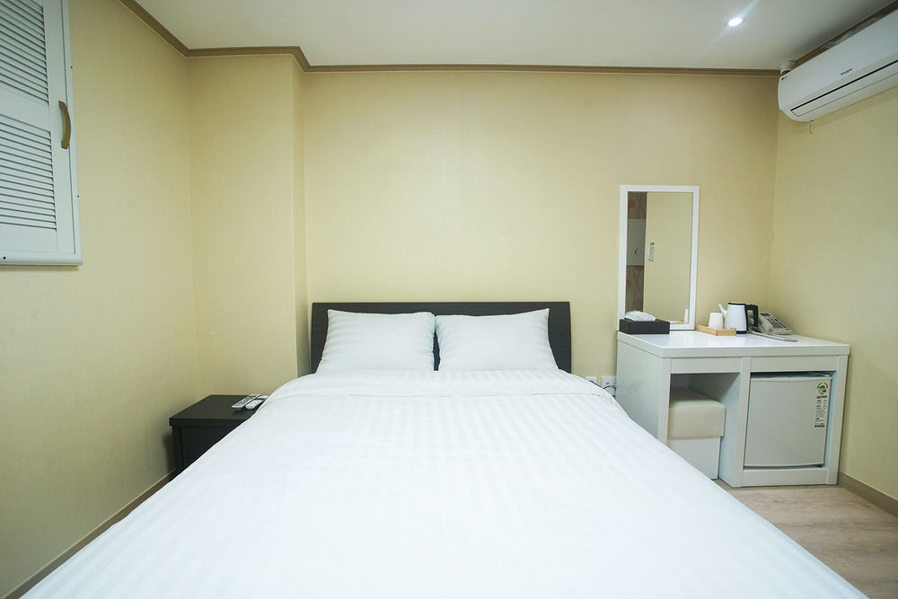 Orange Tree Hotel Чеджу Екстериор снимка