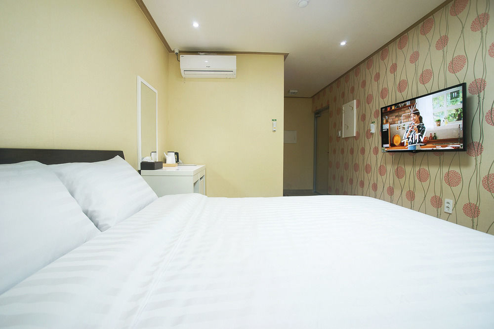 Orange Tree Hotel Чеджу Екстериор снимка