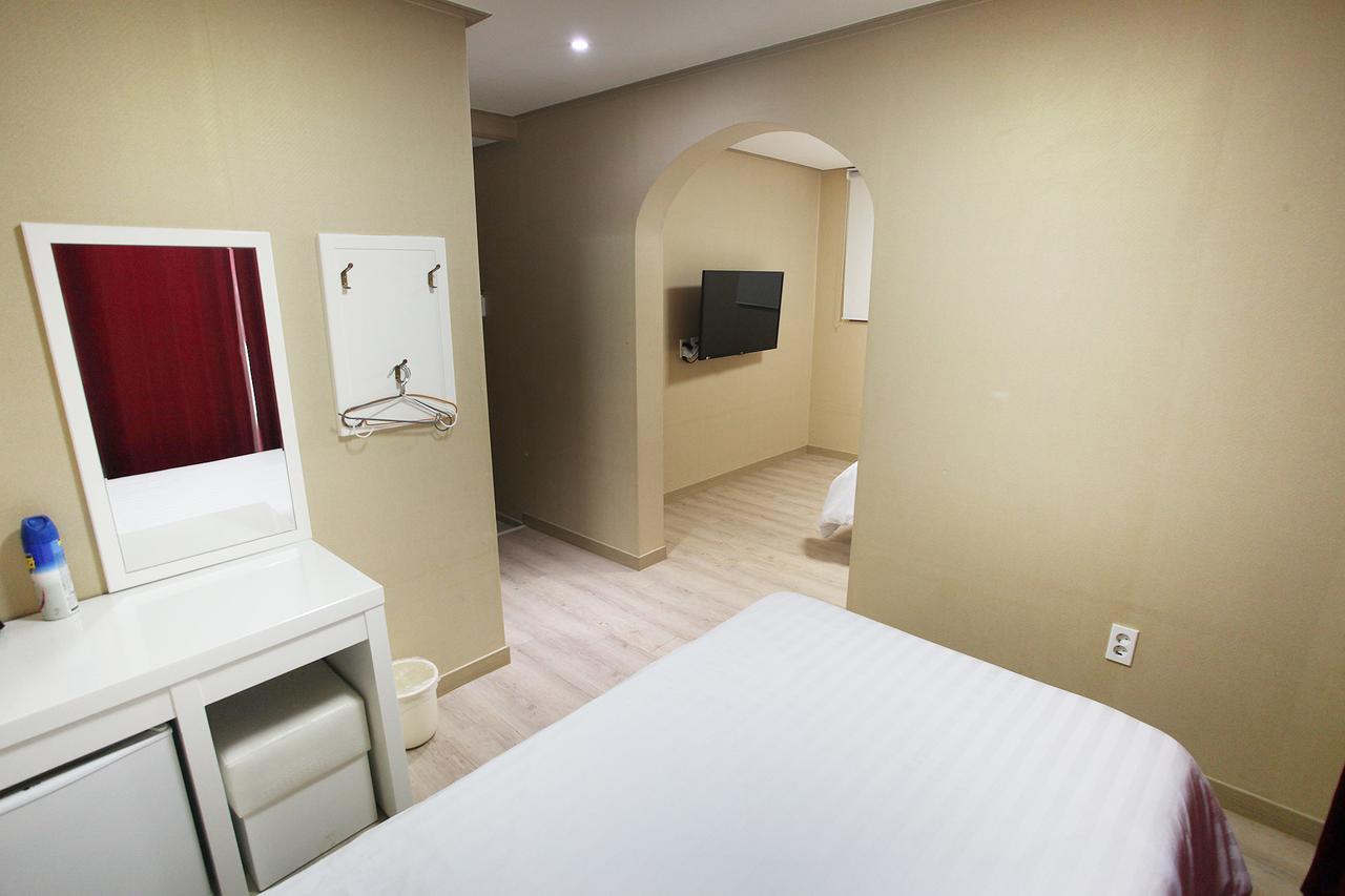 Orange Tree Hotel Чеджу Екстериор снимка