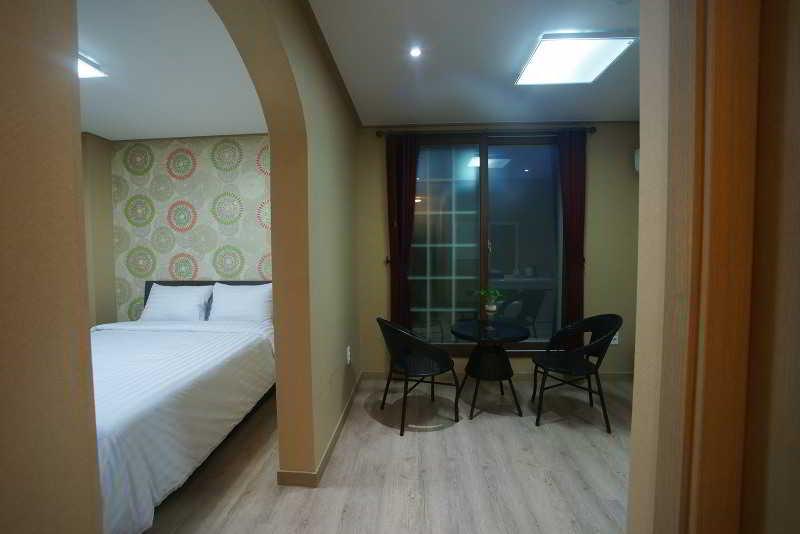 Orange Tree Hotel Чеджу Екстериор снимка
