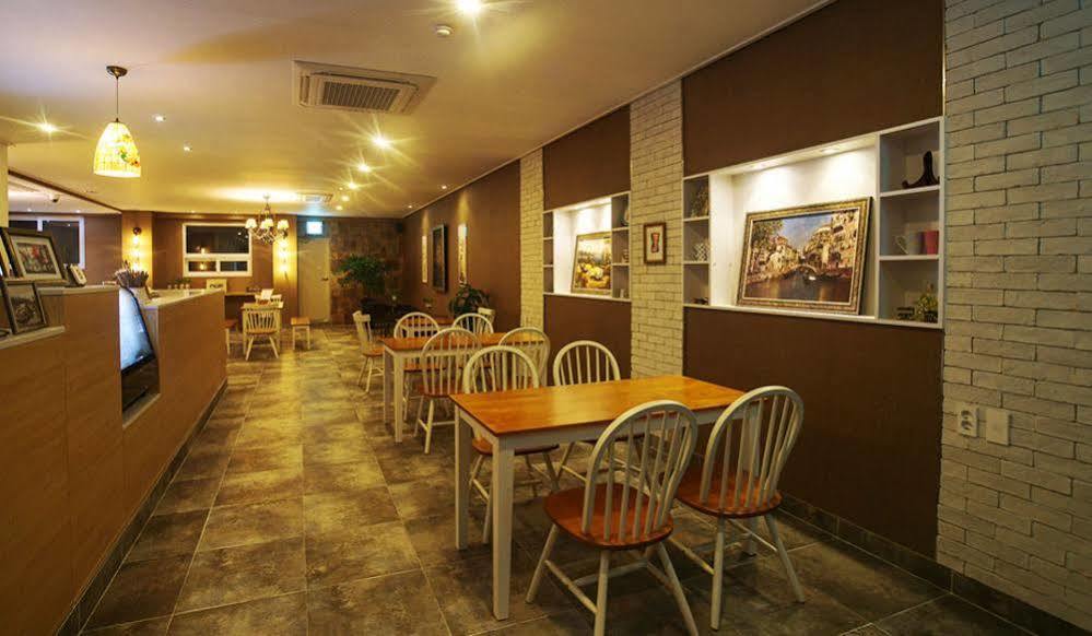 Orange Tree Hotel Чеджу Екстериор снимка
