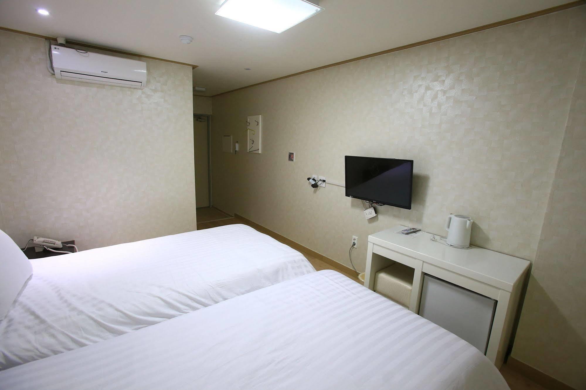 Orange Tree Hotel Чеджу Екстериор снимка
