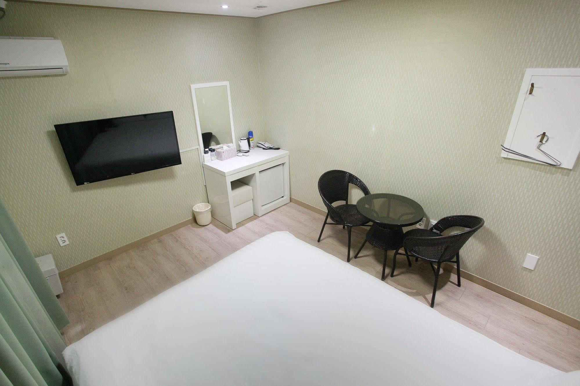 Orange Tree Hotel Чеджу Екстериор снимка