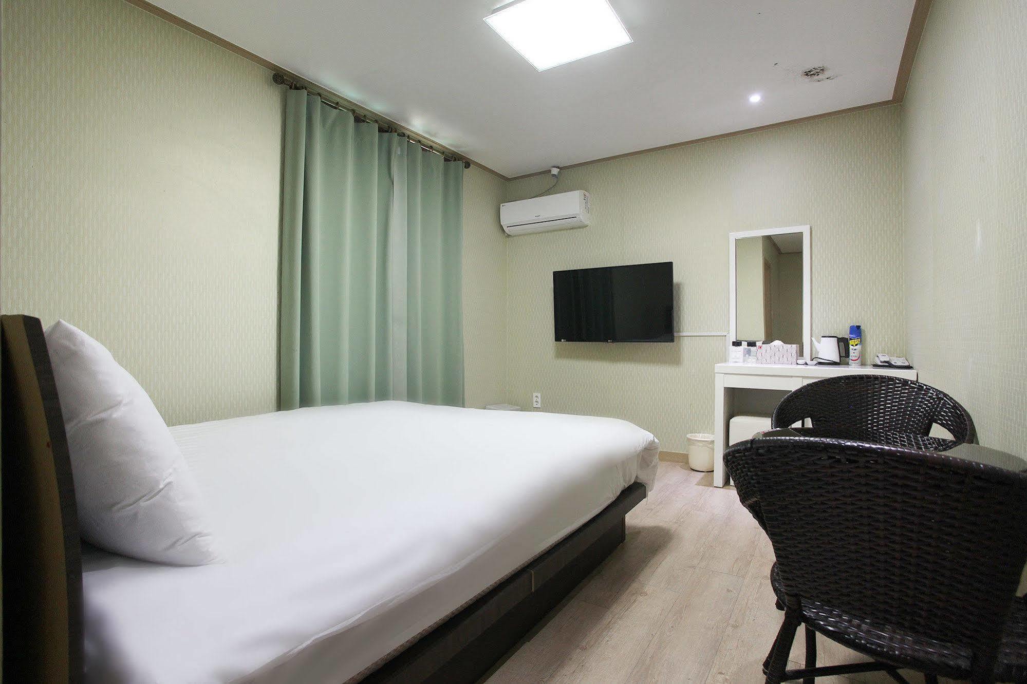 Orange Tree Hotel Чеджу Екстериор снимка