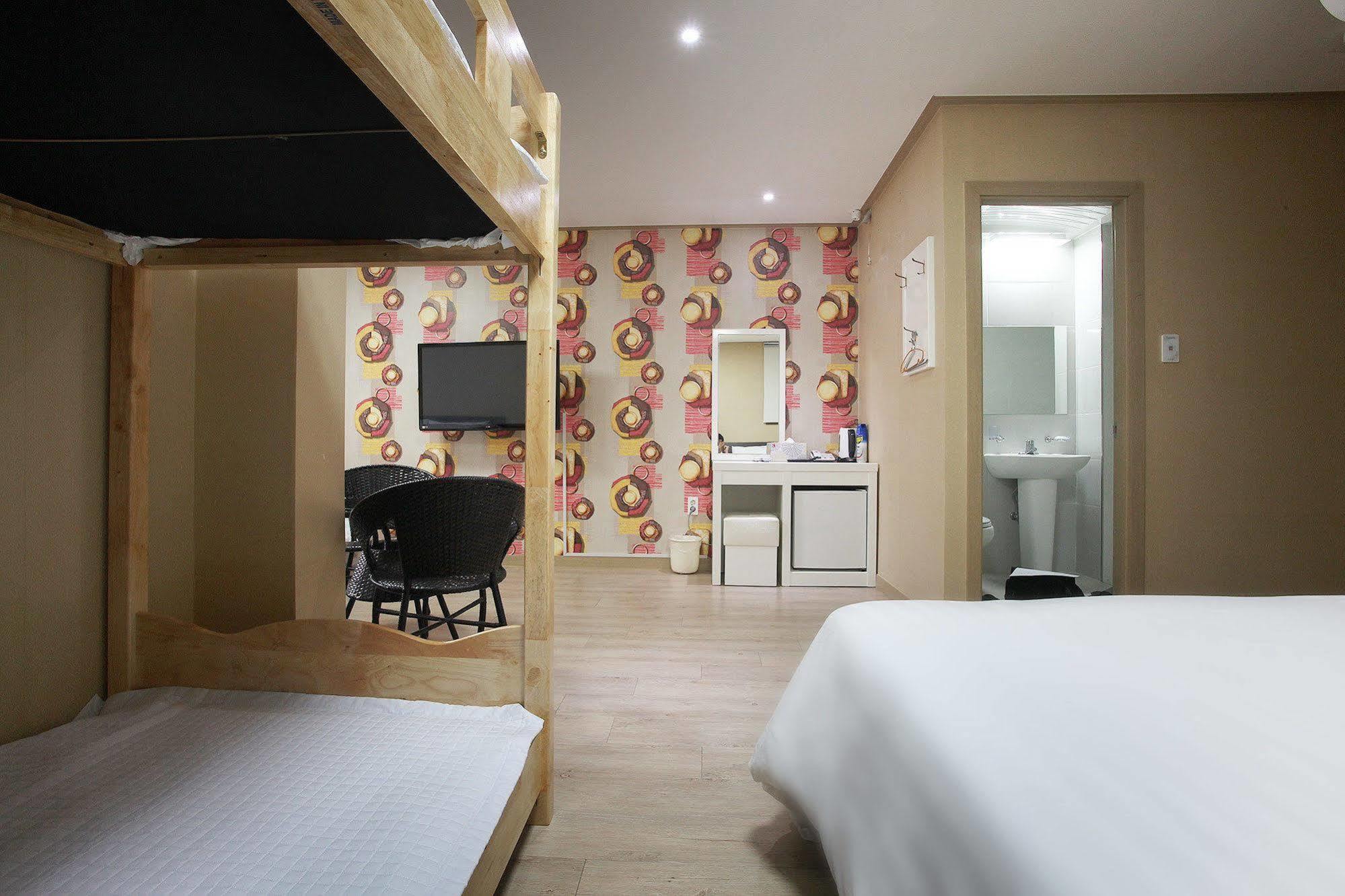 Orange Tree Hotel Чеджу Екстериор снимка