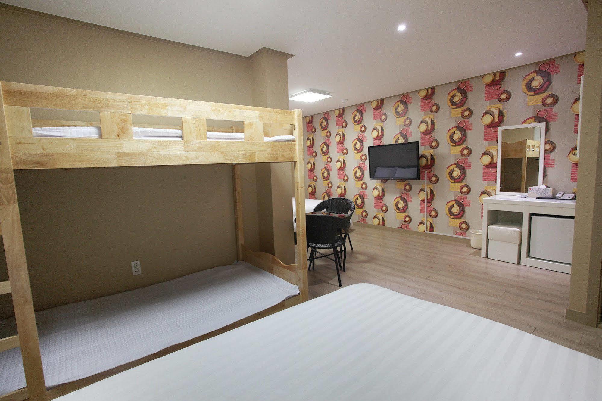 Orange Tree Hotel Чеджу Екстериор снимка