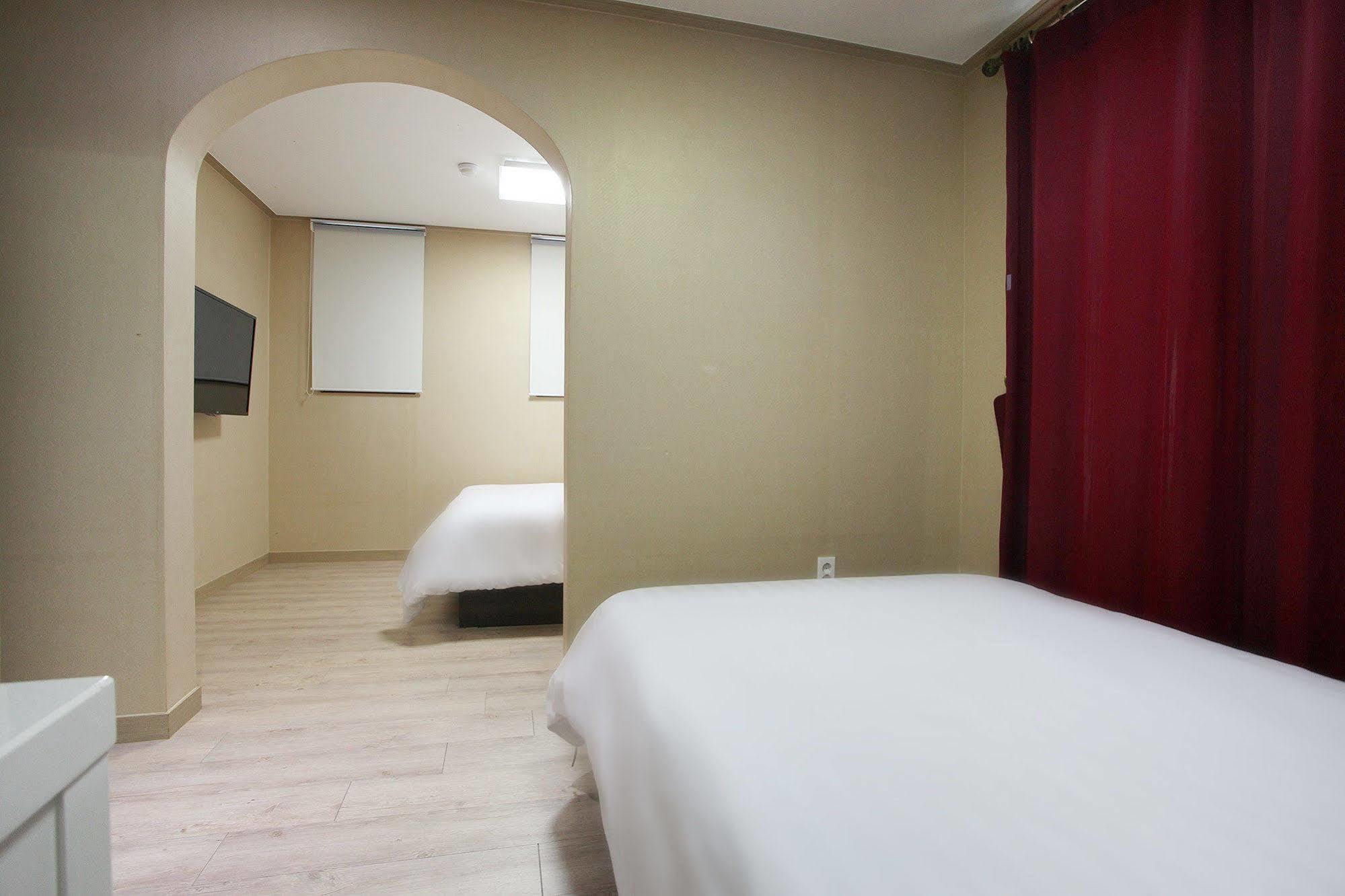 Orange Tree Hotel Чеджу Екстериор снимка