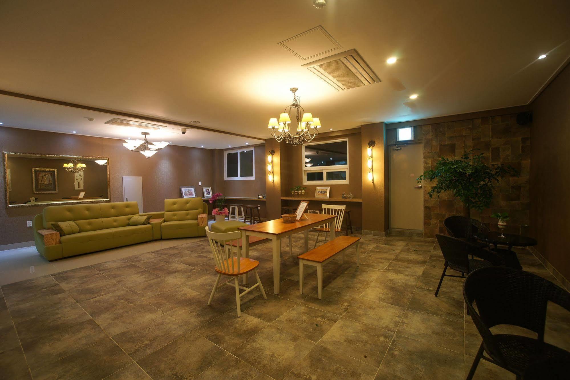 Orange Tree Hotel Чеджу Екстериор снимка