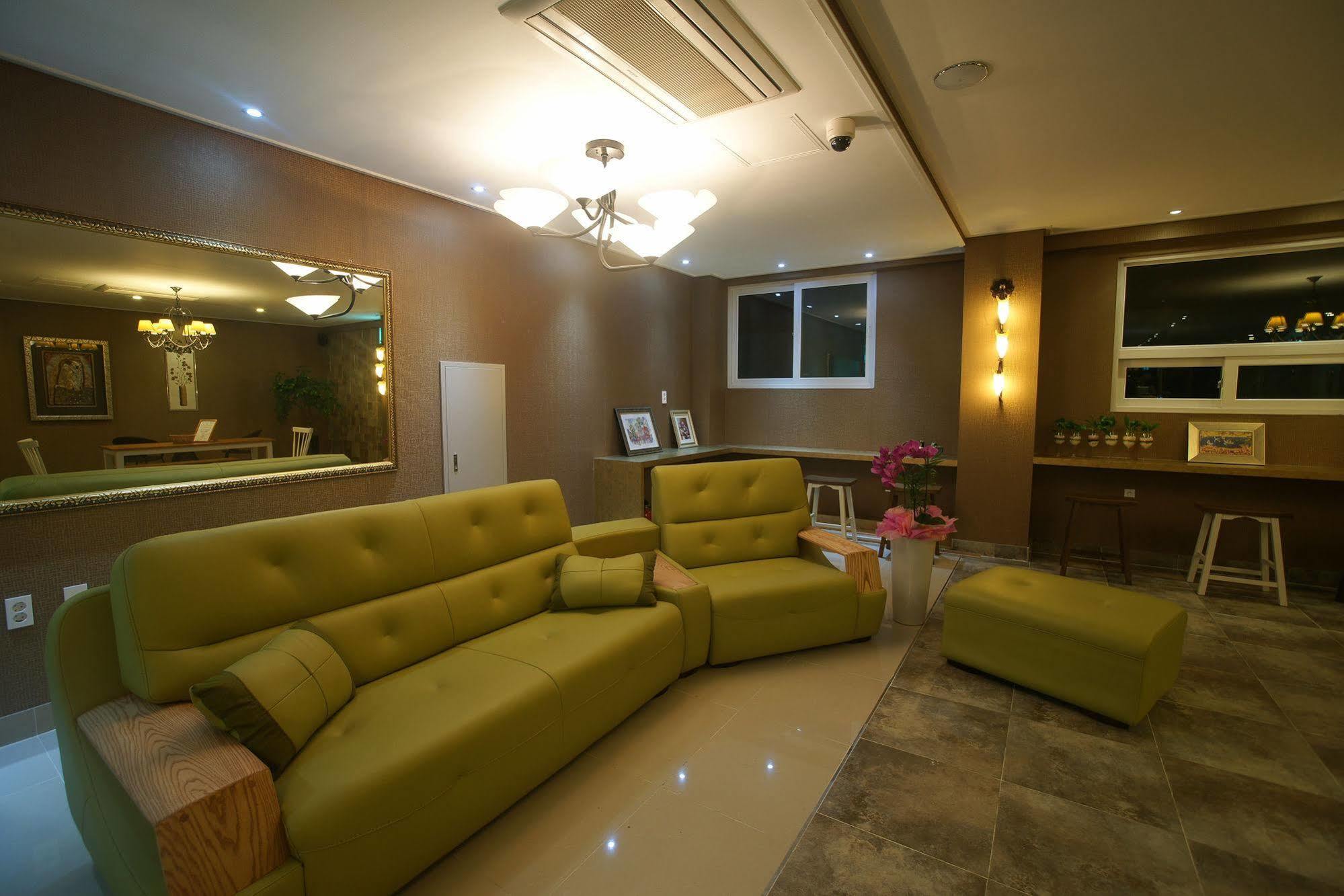 Orange Tree Hotel Чеджу Екстериор снимка