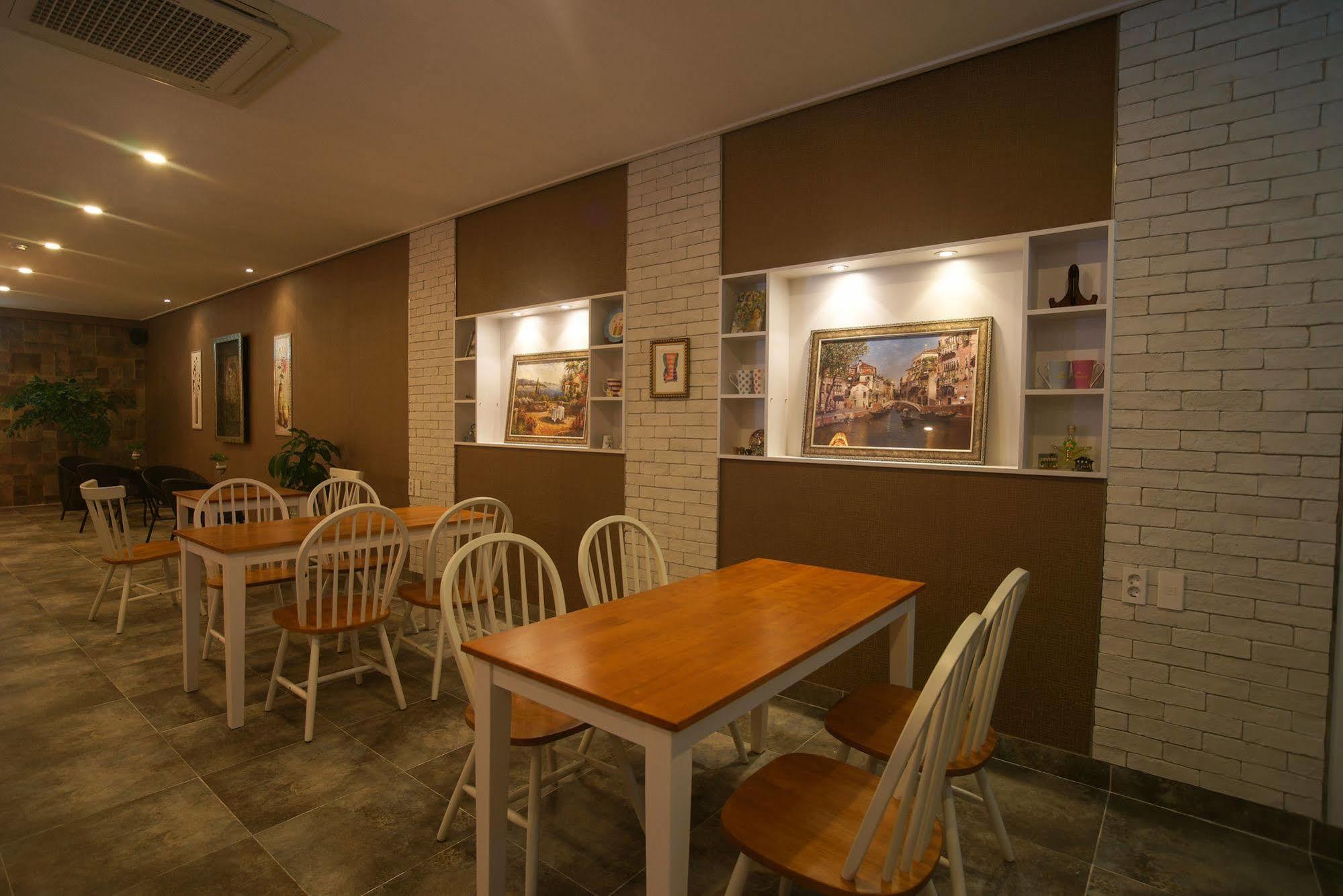 Orange Tree Hotel Чеджу Екстериор снимка