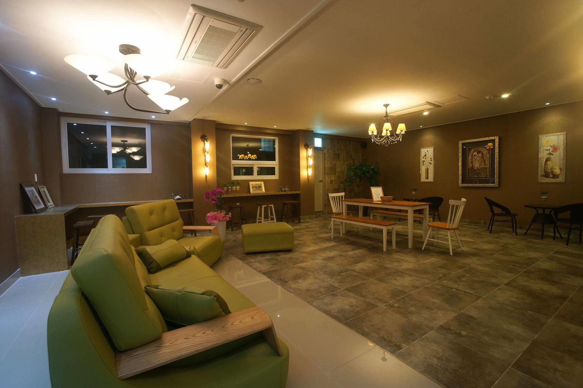 Orange Tree Hotel Чеджу Екстериор снимка