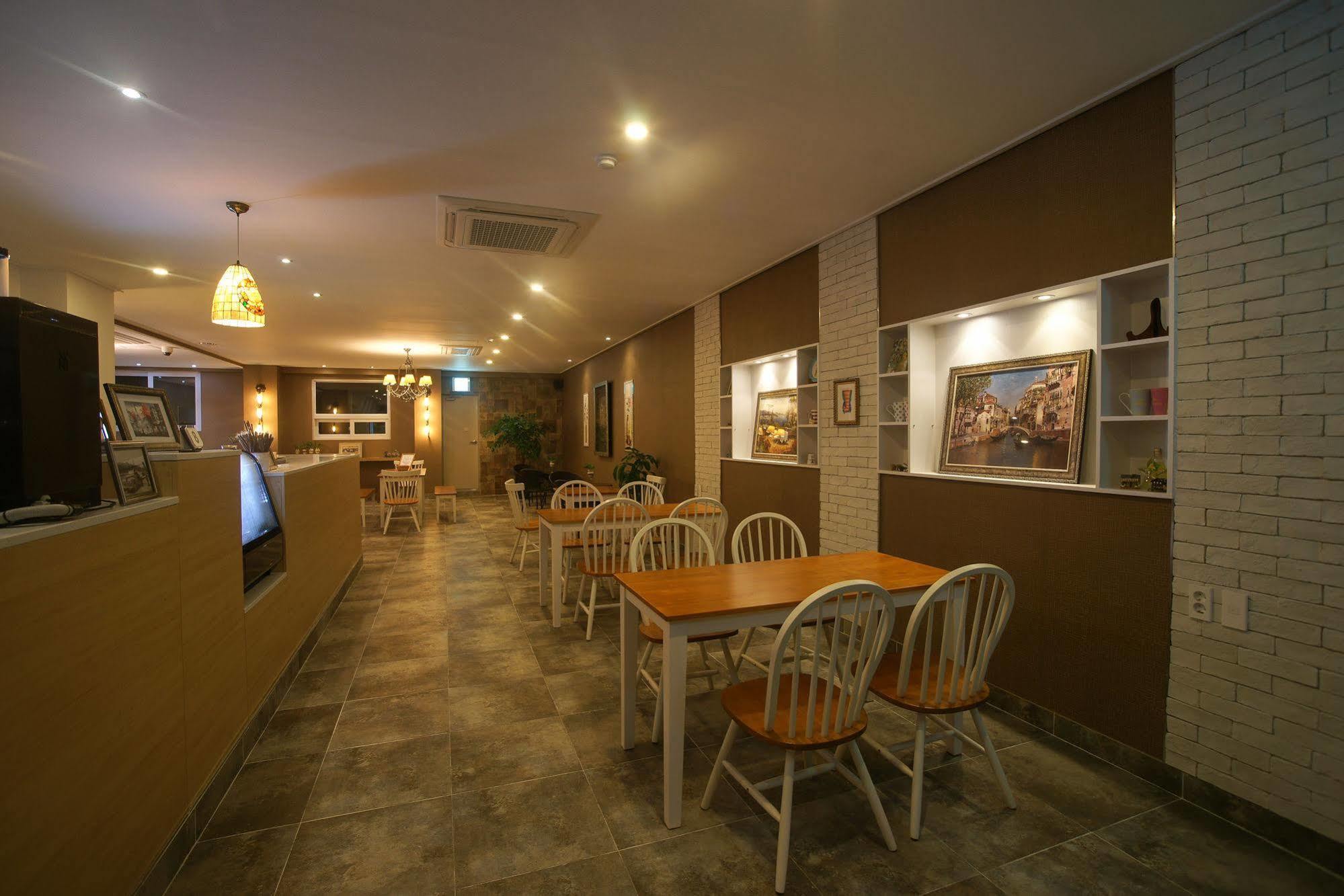 Orange Tree Hotel Чеджу Екстериор снимка